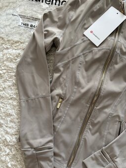 Define jacket Lululemon so zlatým zipsom - 3