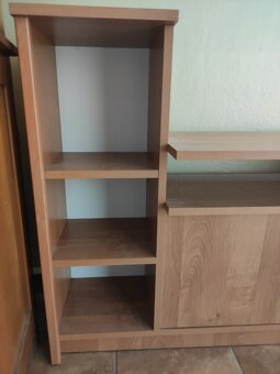 Stolík pod TV s policami - 3