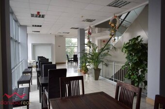 Na prenájom obchodný priestor v centre mesta Komárno, 31,31 - 3