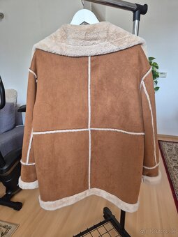 Dámsky kožúšok béžový aj čierny veľkosť M, cena za 1kus - 3