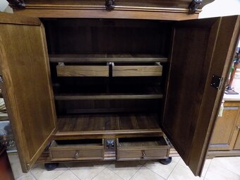 Masívna šatníková skriňa - 3