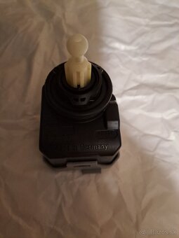 Motorček nastavovania svetiel na Škoda Fabia 1 - 3