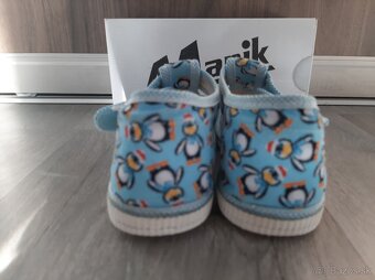 Papucky zn. Manik v. 28 - 3