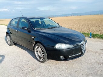 Predám Alfa Romeo 147 1.6 benzín 77kw r.v.2008 - 3
