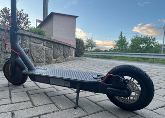 Elektrická kolobežka Xiaomi Mi Eletric Scooter Pro - 3