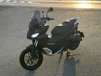 Aprilia SR GT125 - 3