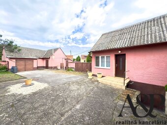 RODINNÝ DOM S GARÁŽOU, LETNOU KUCHYŇOU A POZEMKOM 1130M2, SE - 3