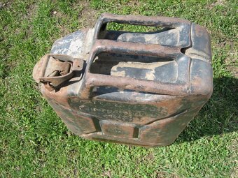 1943 Wehrmacht MIAG kanyster na palivo. - 3