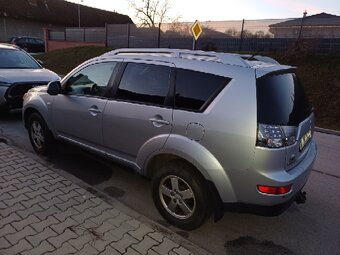 Mitsubishi Outlander - 3