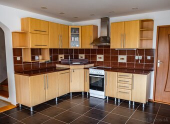 Moderný poschodový 5i rodinný dom so suterénom v Šoporni - 3