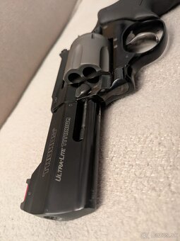 Taurus 44 magnum revolver - 3