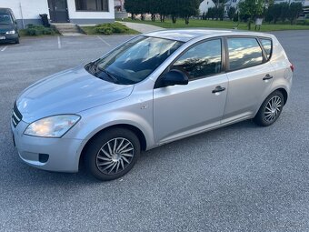 Kia Ceed hatchback, 1.4 benzín, 77kw, r.v.2010 - 3