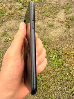 iPhone XR - 3