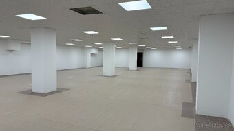 Ponúkam Vám do prenájmu obchodný priestor na prízemí. - 3