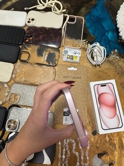 Iphone 15 128 GB pink - 3
