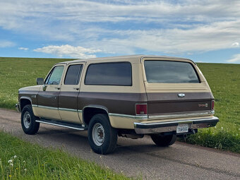 GMC SUBURBAN 3500 V25 Conventional – 5.7 V8 4x4 - 3