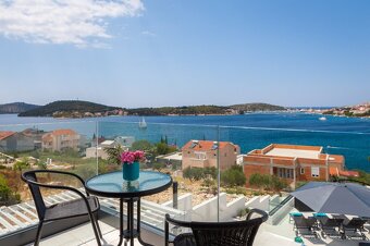 Chorvátsko, ROGOZNICA - Luxusná vila s nekonečným bazénom pr - 3