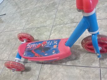 Kolobežka Spiderman - 3