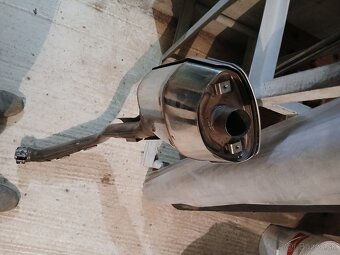 Výfuk honda - 3