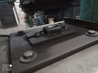 Predám vretenový lis - 3