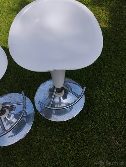 Dve barove stoličky obe 10€ - 3