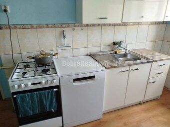 DOBRÉ REALITY -  na prenájom 2-izbový tehlový byt s balkónom - 3