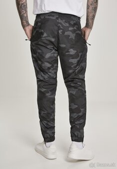 Nové tepláky Camo Track Pants darkcamo veľkosť 2XL - 3