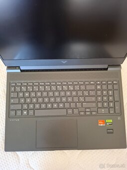 HP VICTUS 16 800€ - 3