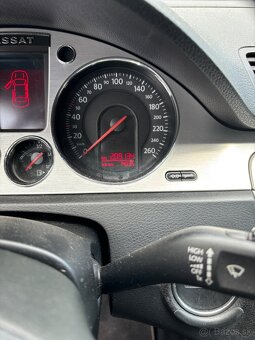 Budíky Passat b6 benzínové dsg - 3