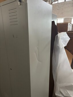 3-dverová šatníková skriňa s prepážkou - 3