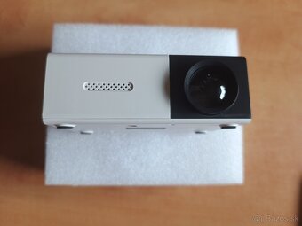 Mini projektor +plátno. - 3