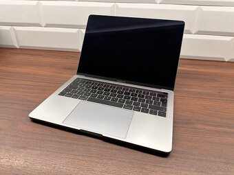 MacBook Pro 13” 2018 i5 500GB Space Gray - 3
