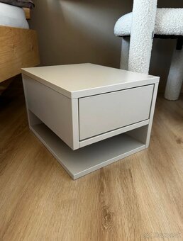 Nočný stolík kašmírovo sivá - 3