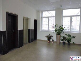 MASARYKOVA: VOĽNÉ NEBYTOVÉ priestory s UMÝVADLOM cca 23 m2 - - 3