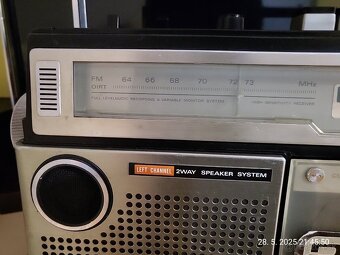 Hitachi radio - 3