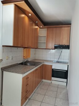 Prenajmem 2izbovy byt vo Vrbovom - 3