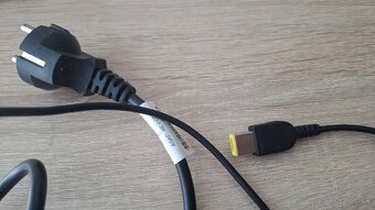 Lenovo nabijacka 20.V- 2,26 A - 3