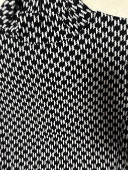 Čiernobiele tričko so stojačikom a monogramom Karl Lagerfeld - 3