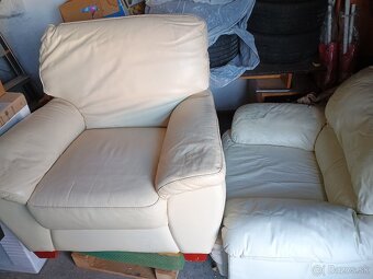Dve biele kožené kreslá - 3