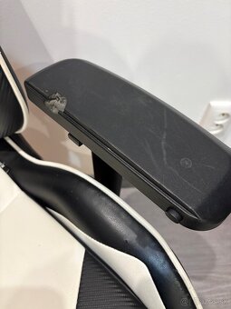 Predám hernú stoličku DXRacer – 15 € - 3
