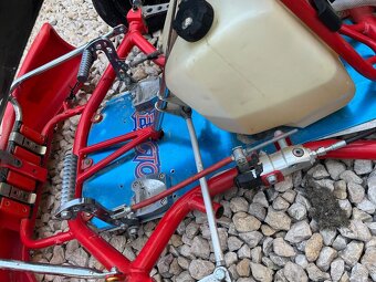 Motokára Gillard - 3