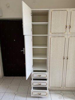 Predsieňová/šatníková skriňa - 3
