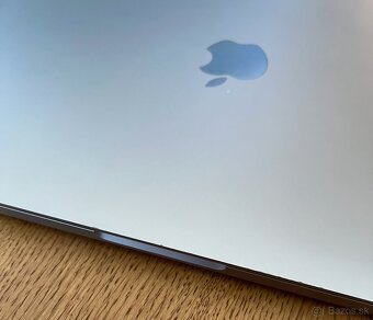 Predám MacBook PRO 13" 2020, i5 2GHz / 16GB RAM / 500GB SS - 3
