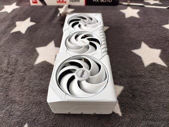 AMD Radeon RX 9070 SAPPHIRE PURE 16G - 3