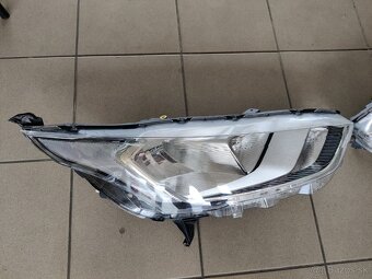 Svetlo Ford Transit Connect - 3
