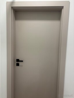 Nový set nerozbalené dvere + zárubňa 70 pravé - 3