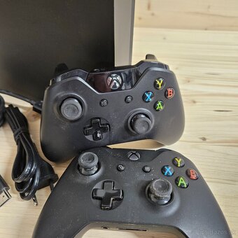 XBOX One X - 2x Ovladač - 3