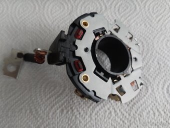 Uhliky štartéra s držiakom - 3