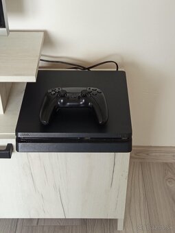 Playstation 4 - 3