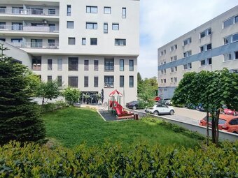 Exkluzívny prenájom 3+kk s parkovacím miestom- Malá Praha - 3